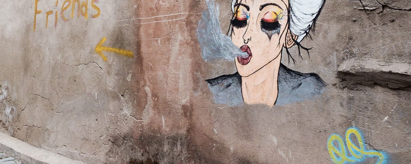 Smoking Lady - QQ